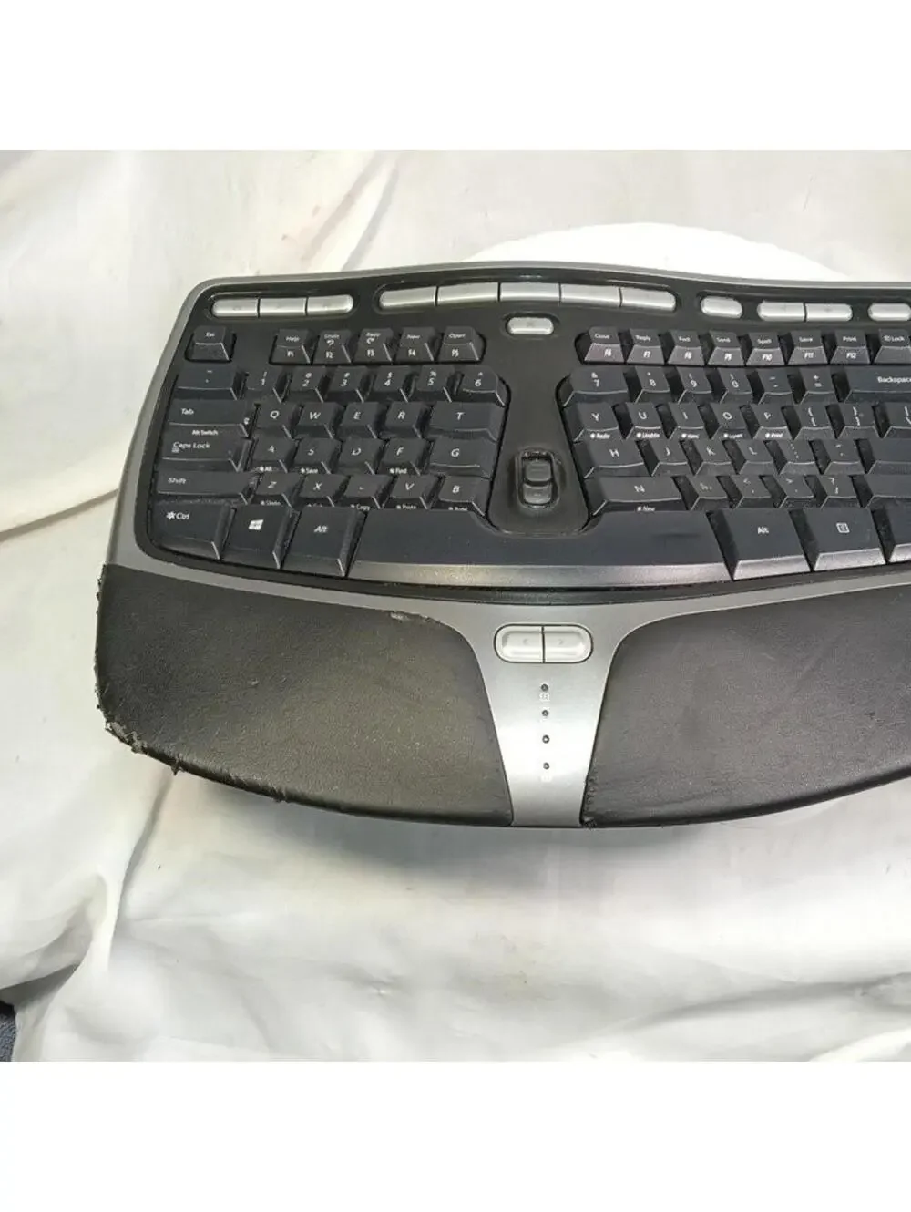 Microsoft Natural Ergonomic Keyboard 4000 v1.0 Wired USB with Wrist Support